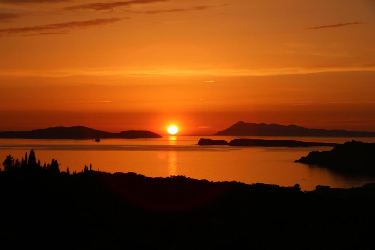 Sunset Sea View Villa 6 Арилас Екстериор снимка